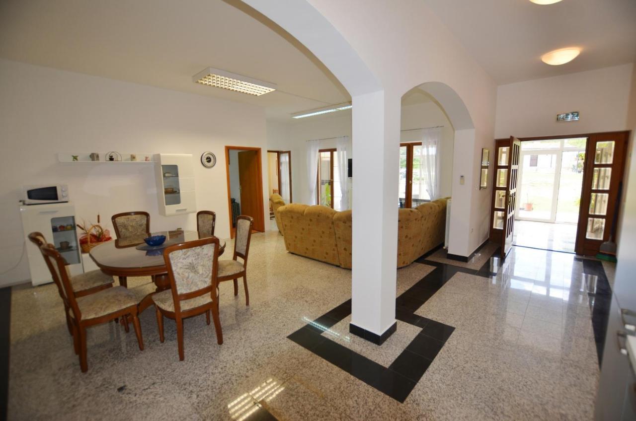 Zminj Apartments Luaran gambar